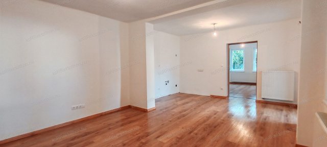 Eladó családi ház, Jászberényben 43.9 M Ft, 2 szobás