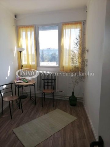 Eladó üzlethelyiség, Veszprémben 32.4 M Ft, 2 szobás