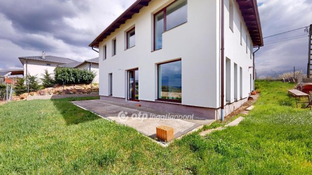 Eladó családi ház, Egerszalókon 260 M Ft, 2+3 szobás