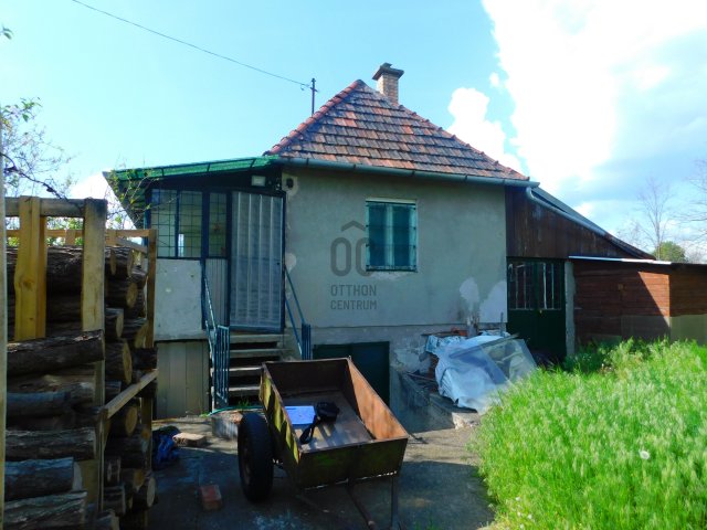 Eladó családi ház, Vácon 19.65 M Ft, 1 szobás