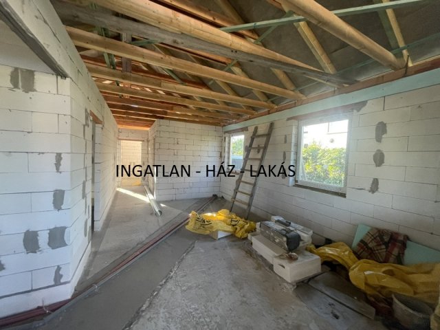 Eladó családi ház, Csörögön 69.9 M Ft, 4 szobás