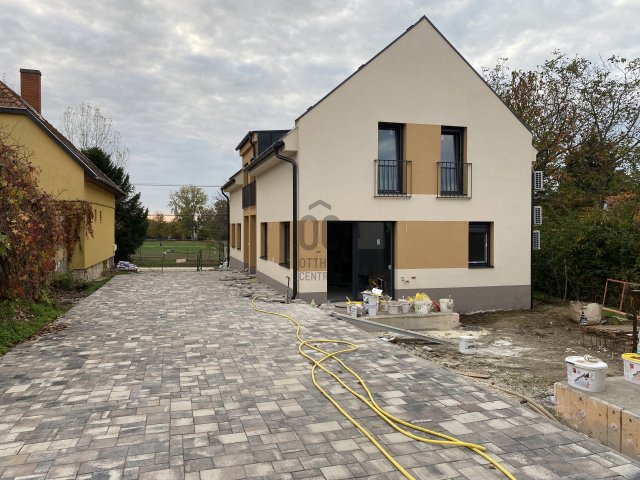Eladó családi ház, Balatonszárszón 96.87 M Ft, 4 szobás