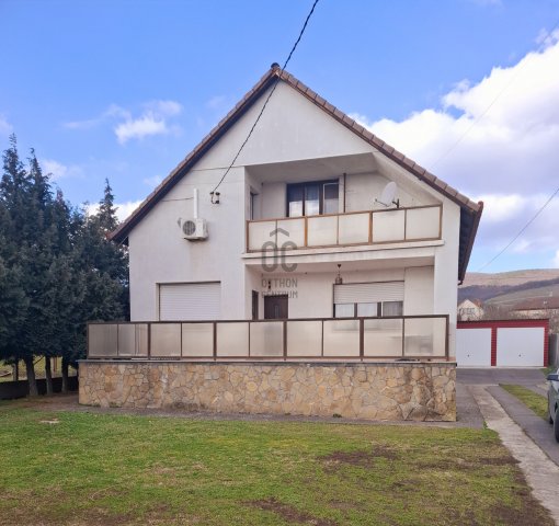 Eladó családi ház, Pécsett 59.99 M Ft, 5 szobás