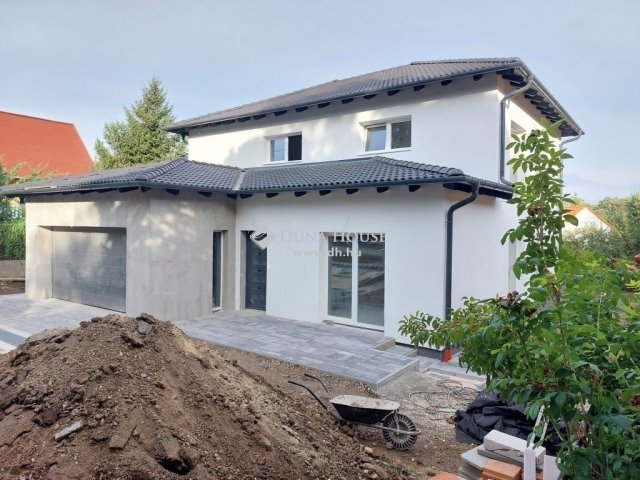 Eladó családi ház, Érden 179.9 M Ft, 4+1 szobás