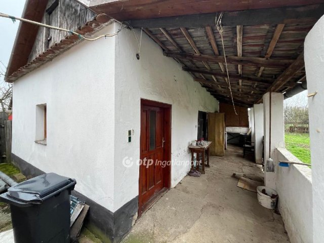 Eladó családi ház, Zsákán 8.9 M Ft, 2 szobás