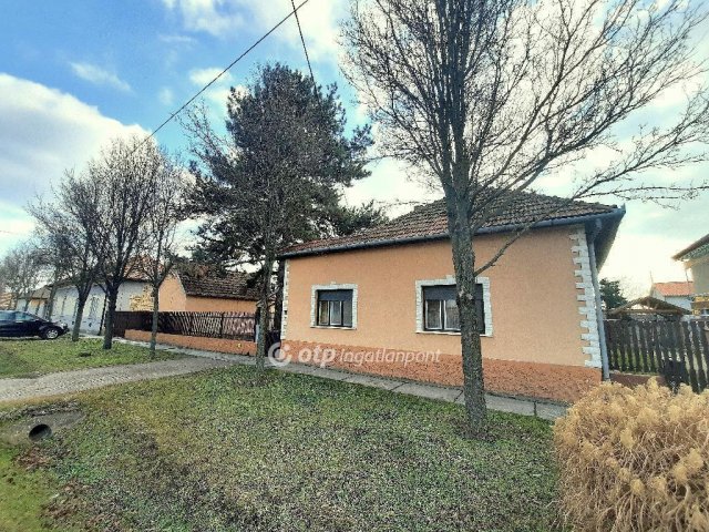 Eladó családi ház, Tiszakécskén 56.56 M Ft, 4 szobás