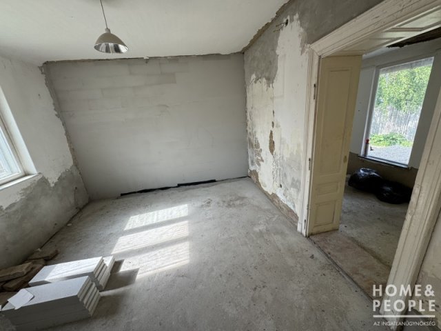 Eladó családi ház, Hódmezővásárhelyen 30 M Ft, 6+2 szobás