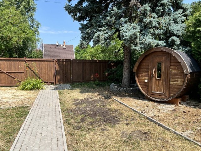 Eladó családi ház, Velencén 79.9 M Ft, 2 szobás