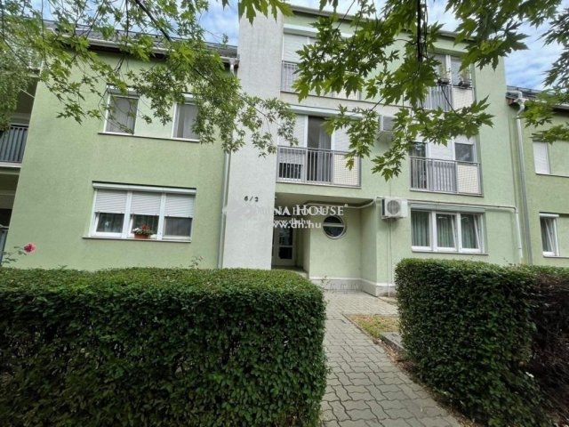Eladó téglalakás, Szegeden 64 M Ft, 3 szobás