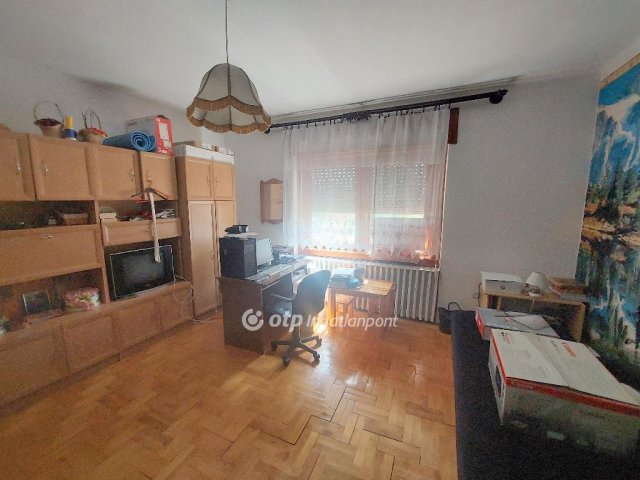 Eladó családi ház, Dunavecsén 200 M Ft, 3+1 szobás