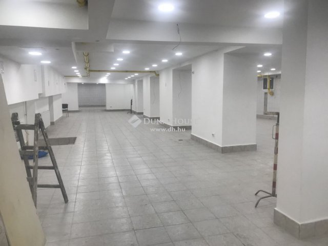 Eladó üzlethelyiség, Budapesten, VI. kerületben 350 M Ft