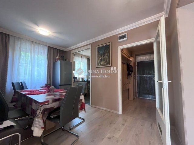 Eladó téglalakás, Szegeden 72 M Ft, 3 szobás