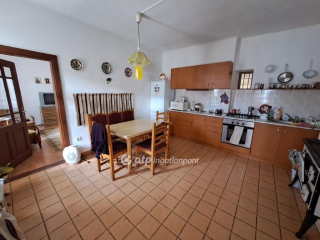 Eladó családi ház, Bakonybélben 59.9 M Ft, 4 szobás