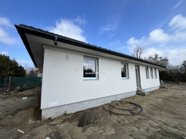 Eladó családi ház, Kecskeméten 65 M Ft, 4 szobás