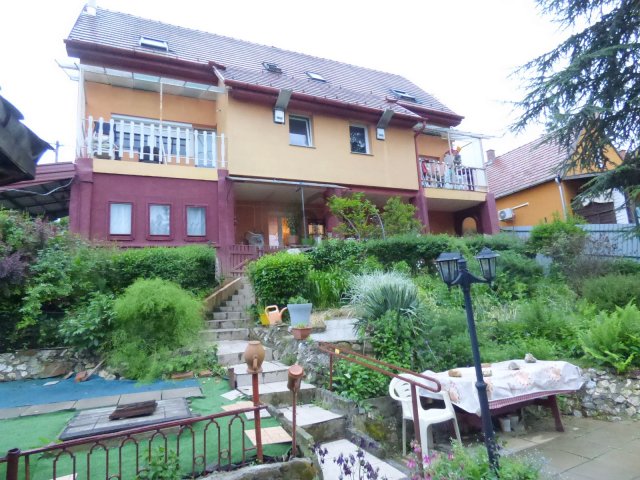 Eladó ikerház, Csobánkán 148 M Ft, 8 szobás