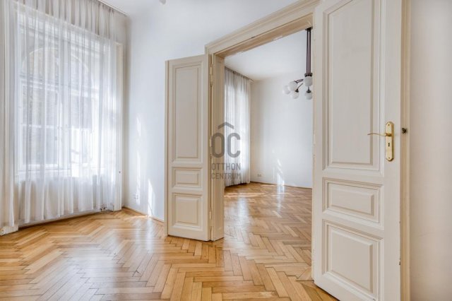 Eladó téglalakás, Budapesten, VI. kerületben 130 M Ft, 3 szobás