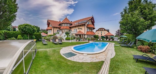 Eladó családi ház, Hévízen 532 M Ft, 17 szobás