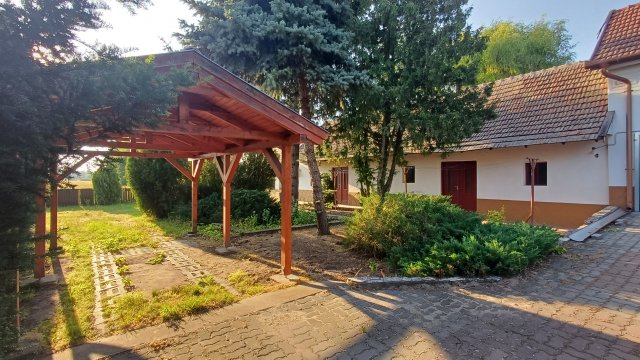 Eladó családi ház, Tápiószecsőn 74.9 M Ft, 5 szobás