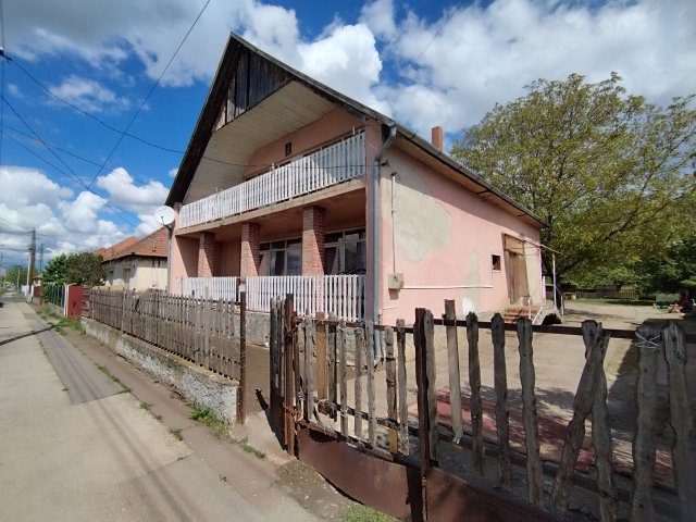 Eladó családi ház, Lőrinciben, Bajcsy-Zsilinszky utcában