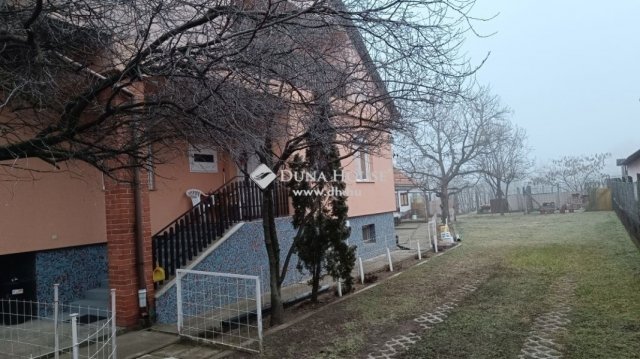 Eladó családi ház, Szentmártonkátán 59.9 M Ft, 5 szobás