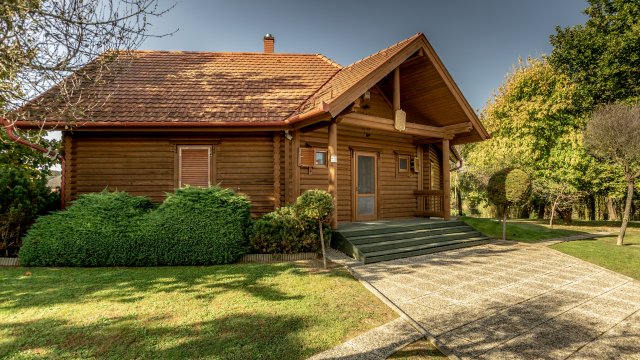Eladó családi ház, Csörötneken 185 M Ft, 2 szobás