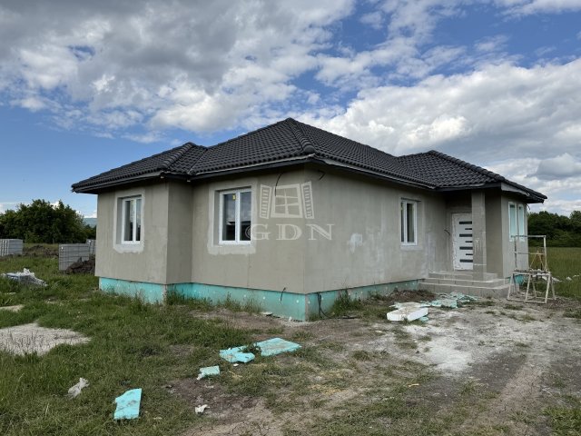 Eladó családi ház, Atkáron 52.99 M Ft, 4 szobás