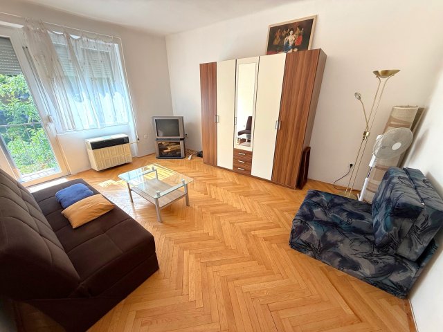Eladó téglalakás, Pécsett, Feketegyémánt téren 19.9 M Ft