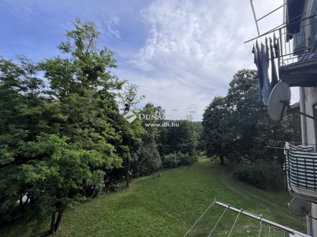 Eladó téglalakás, Komlón 14.9 M Ft, 3 szobás