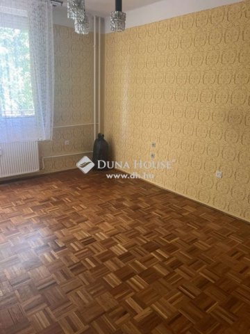 Eladó téglalakás, Veszprémben 43 M Ft, 2 szobás