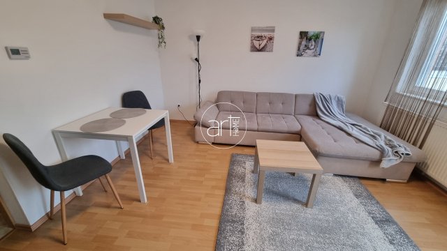 Kiadó téglalakás, albérlet, Szegeden 130 E Ft / hó, 1 szobás