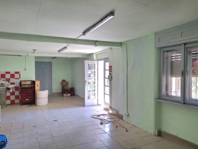 Kiadó üzlethelyiség, Gyöngyösön 90 E Ft / hó