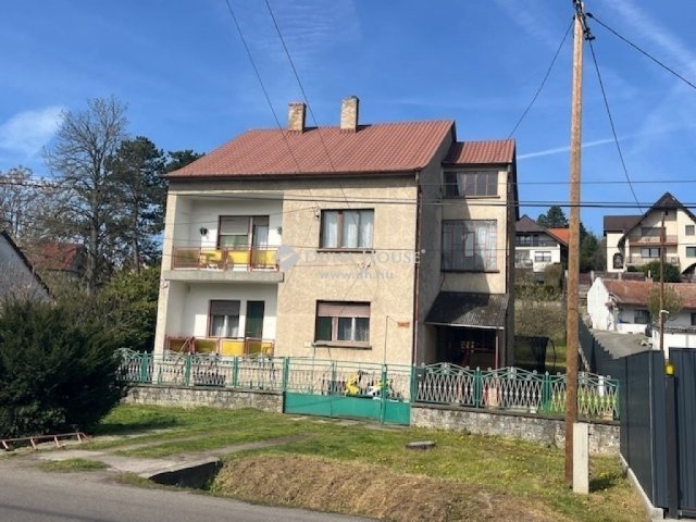 Eladó téglalakás, Pécsett 38.9 M Ft, 3 szobás