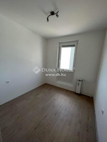 Eladó panellakás, Pécsett 47.9 M Ft, 3 szobás