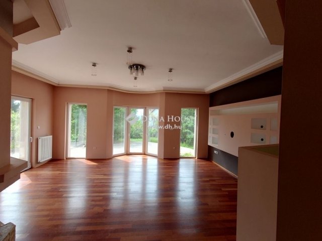 Eladó családi ház, Pilisborosjenőn 193 M Ft, 6 szobás