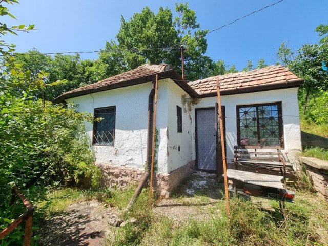 Eladó családi ház, Pécsett 4.9 M Ft, 1 szobás
