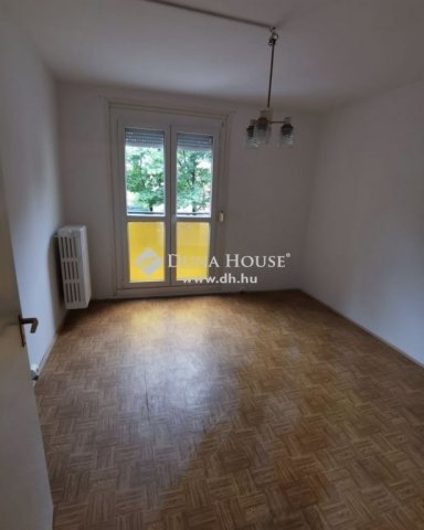 Eladó panellakás, Pécsett 34.9 M Ft, 2 szobás