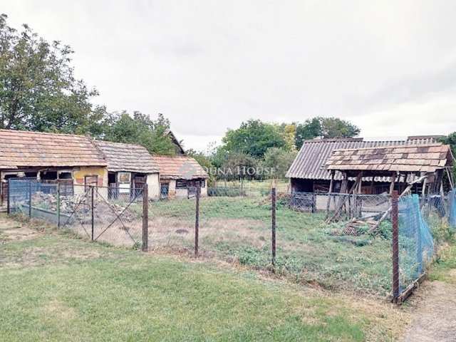 Eladó családi ház, Szákszenden 18 M Ft, 3 szobás