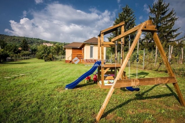 Eladó családi ház, Siklóson 69.9 M Ft, 2 szobás