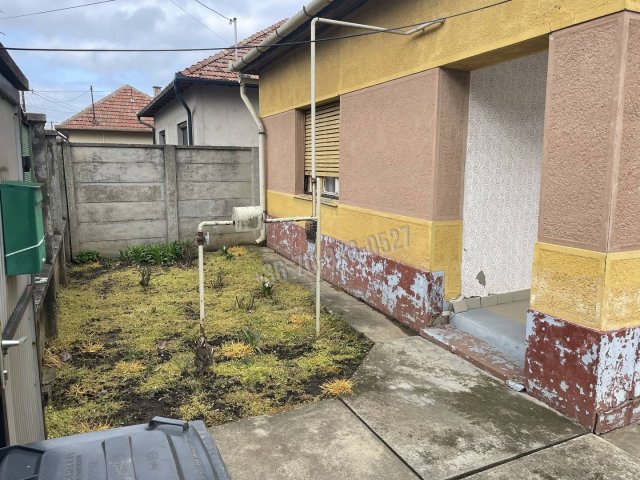Eladó családi ház, Békéscsabán 25.5 M Ft, 2 szobás