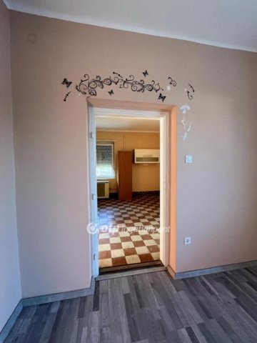 Eladó családi ház, Szászváron 16.5 M Ft, 2 szobás