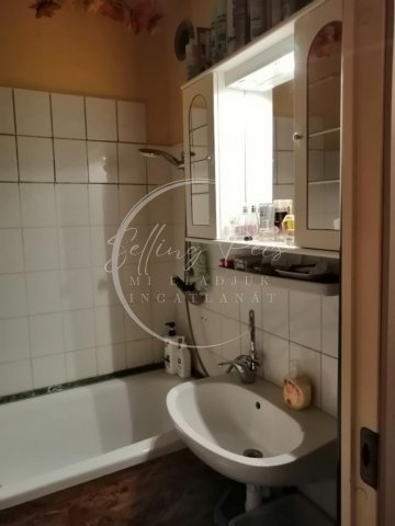 Eladó panellakás, Pécsett, Gadó utcában 33 M Ft, 2 szobás