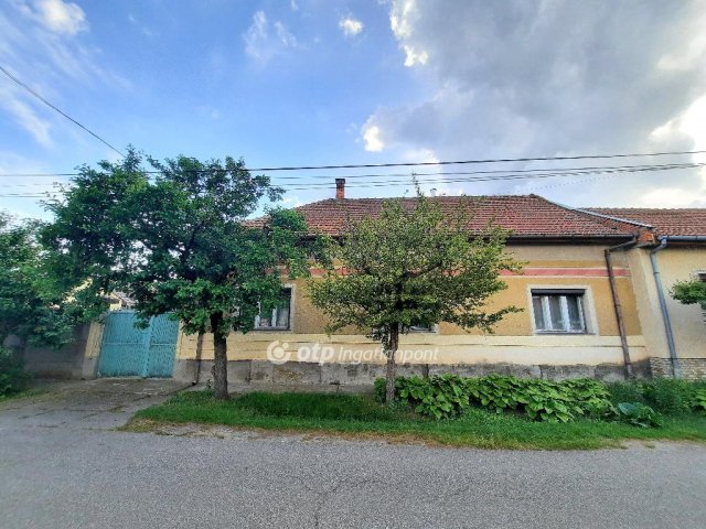 Eladó családi ház, Kiskunfélegyházán 37.79 M Ft, 3 szobás
