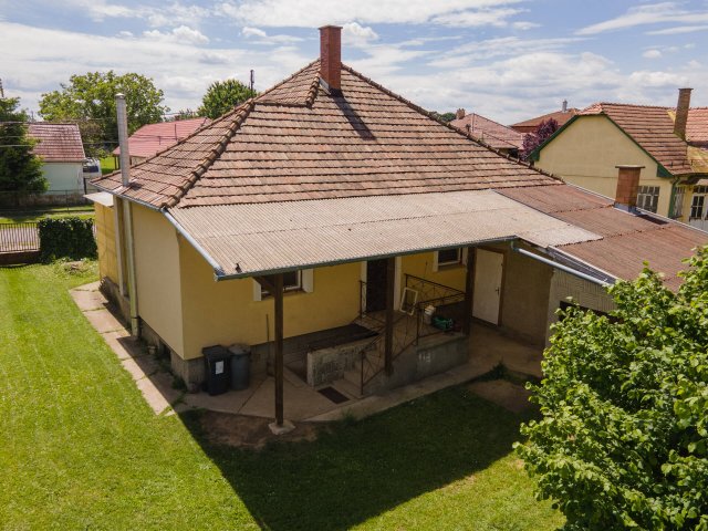 Eladó családi ház, Érsekvadkerten 37 M Ft, 3 szobás