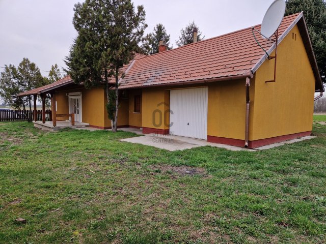 Eladó családi ház, Kadarkúton 48.312 M Ft, 3 szobás