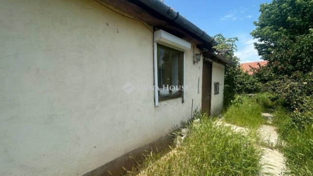 Eladó családi ház, Pilisen 30 M Ft, 2 szobás
