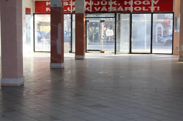Eladó üzlethelyiség, Szolnokon 315 M Ft, 5 szobás