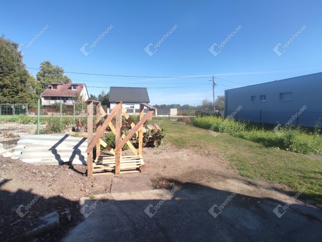 Eladó családi ház, Komáromban 69 M Ft, 4 szobás