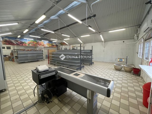 Eladó üzlethelyiség, Tiszaföldváron 39.9 M Ft