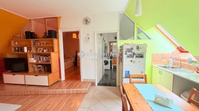 Eladó családi ház, Dunabogdányban 60 M Ft, 4+1 szobás