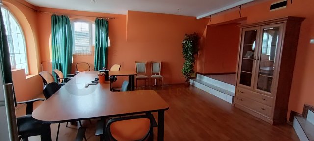 Eladó ikerház, Szegeden 245 M Ft, 14 szobás